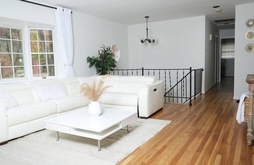 Seminary Hill House | Luxury Peacock Nest 15 Min to DC and OldTown