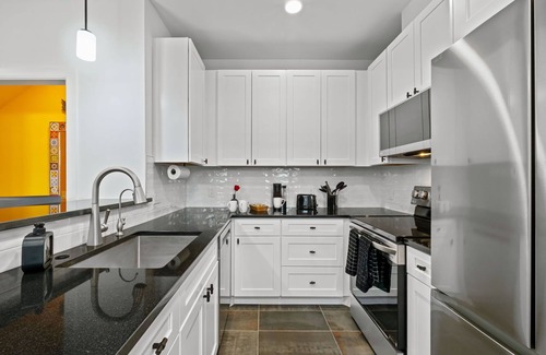 Tobin Hill House | Luxury Pearl District Townhome- Walk to Dining & Riverwalk- CASA A