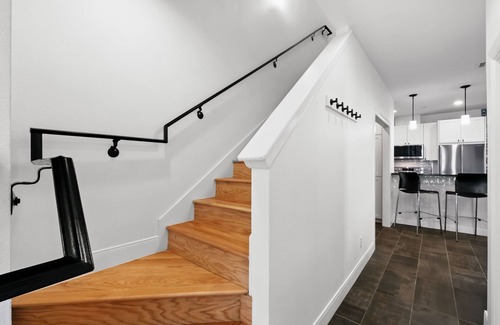 Tobin Hill House | Luxury Pearl District Townhome- Walk to Dining & Riverwalk- CASA B