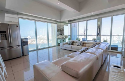 Bocagrande Apartment | Luxury "Penthouse Hollywood" in Boca Grande!