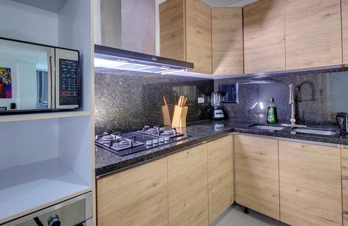 Santa Maria Condo | Luxury Penthouse 6 BD 4 BTH w/Rooftop Pool + Fiber Internet, Guest Friendly