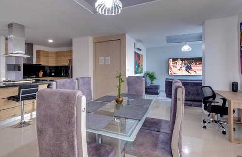 Santa Maria Condo | Luxury Penthouse 6 BD 4 BTH w/Rooftop Pool + Fiber Internet, Guest Friendly