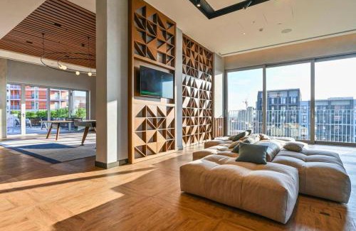 Nine Elms Apartment | Luxury Penthouse 2Bed 2Bath 2Balcony London Eye & River Views with GYM & AC & Incredible Rooftop View