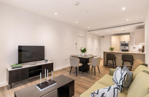 Nine Elms Apartment | Luxury Penthouse 2Bed 2Bath 2Balcony London Eye & River Views with GYM & AC & Incredible Rooftop View