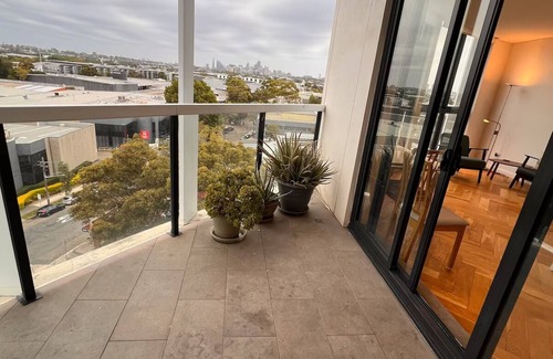 Mascot Apartment | Luxury Penthouse | 3 Bedrooms | Sweeping Views