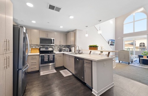 University City Apartment | Luxury Penthouse! Amenities Galore! w/King Bed
