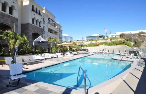 University City Apartment | Luxury Penthouse! Amenities Galore! w/King Bed