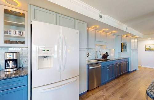 North Ocean City Condo | Luxury - penthouse beach condo with balcony, W/D, pools, gym, sauna, tennis & AC