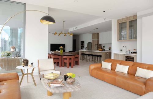 Downtown Chicago Apartment | Luxury Penthouse: Iconic Views + Exclusive Comfort