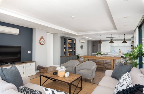Green Point Apartment | Luxury Penthouse-Living | Pool Deck | BBQ | Views