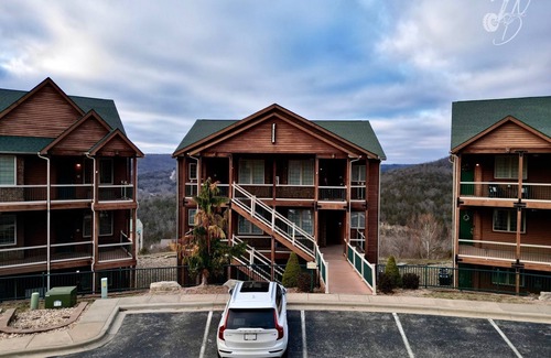 Indian Point Condo | Luxury Penthouse near Silver Dollar City