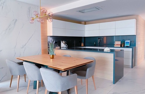 Denia Apartment | Luxury penthouse on the beach with pool - holaVivienda