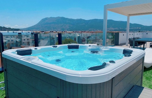 Denia Apartment | Luxury penthouse on the beach with pool - holaVivienda