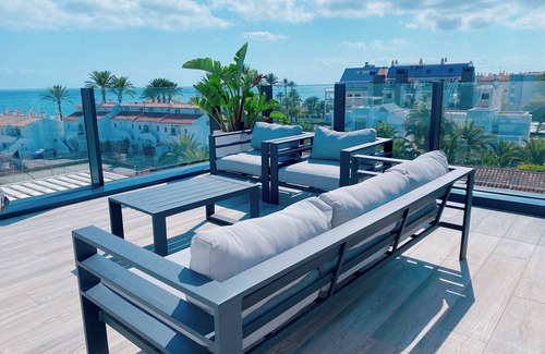 Denia Apartment | Luxury penthouse on the beach with pool - holaVivienda