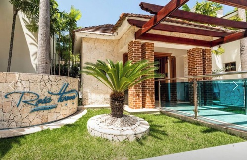 El Cortecito Apartment | Luxury Penthouse, short walk to beach and restaurants, pool, high speed wifi