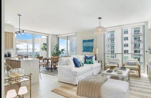 Northeast Miami Apartment | Luxury Penthouse Water Views Massive Terrace