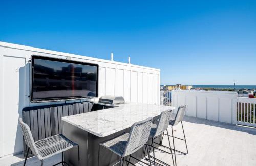 North Carolina Coast House | Luxury Pet Friendly New Build - Go with the Flo 2