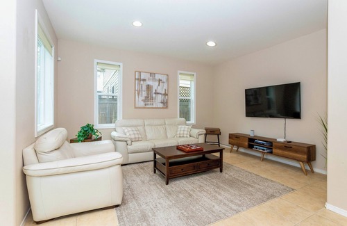 Newcastle House | Luxury Pet-Friendly 4 BR with Hot Tub & Game Room