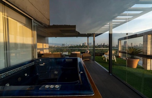 La Condesa Apartment | Luxury PH Incomparable View Roofgarden N Jacuzzi