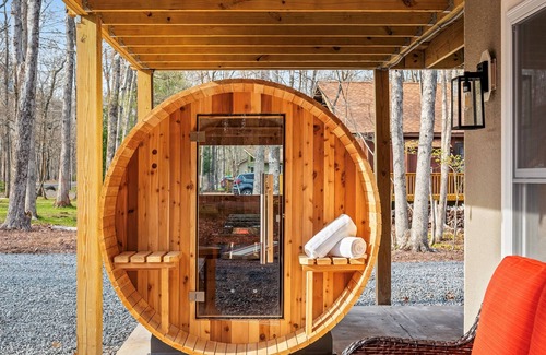 Albrightsville Ski Chalet | Luxury Pocono Retreat | Sauna | Hot Tub | Games