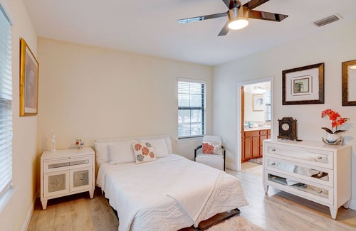 Beachway Estates House | Luxury Pompano beach Vacation With Pool & minutes to beach.