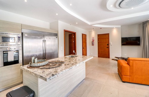 Jaco Condo | Luxury pool-front condo with private hot tub, balcony, fast WiFi - snowbirds OK