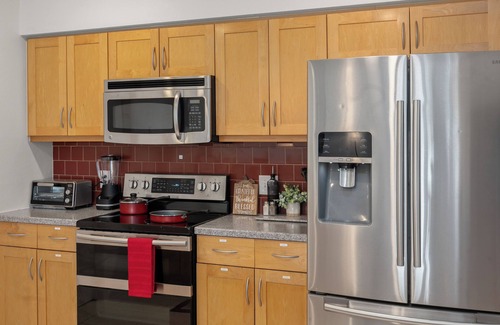 Bay Crest Park House | Luxury Pool Getaway, Sleeps 20+ Family & Friends Escape