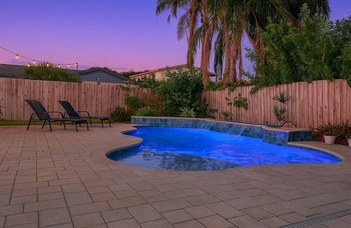 Bay Crest Park House | Luxury Pool Getaway, Sleeps 20+ Family & Friends Escape