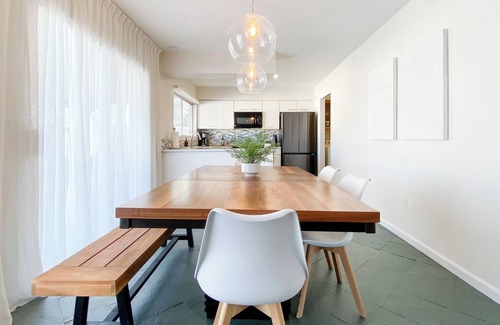 Tempe House | Luxury Pool Home for 10– Near ASU & Airport - BBQ - Continental Breakfast