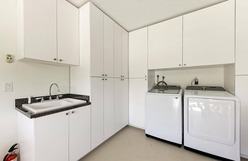 Tampa House | ★Luxury Pool Home - Great Location - Spacious- Mini Bar - BBQ Grill☆
