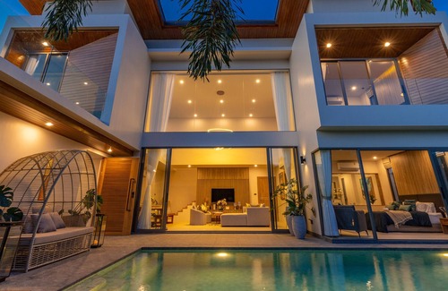 Choeng Thale Villa | Luxury pool villa - 5 bedrooms, parking, and pool