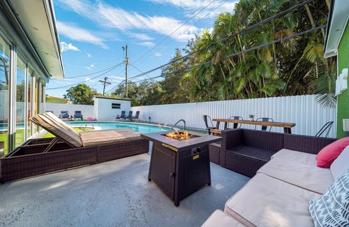 Ives Estates Villa | Luxury Pool Villa 5BD 4BA
