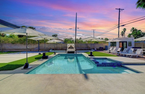 Spring Valley Villa | Luxury Poolside Cabana Retreat - Spa-Casita-GlowPits-MiniGolf-BBQ