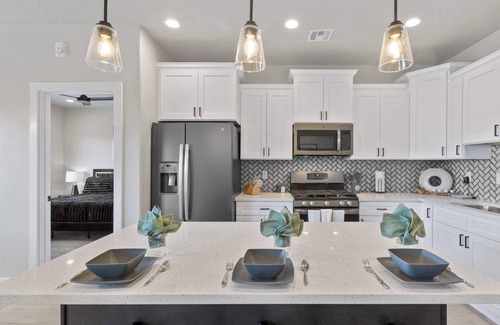Hurricane House | Luxury Poolside Retreats Near Zion l Private Pools