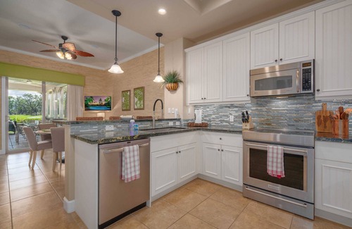 Kulalani Condo | Luxury + Privacy Sleeps 8 Beach Club Access