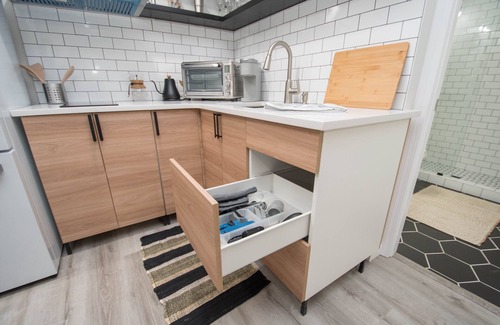 Peachtree City Apartment | Luxury Private 1 Bedroom 1 Bathroom Apartment with Gym and Washer Dryer in Unit