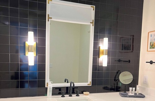 Athens Hotel | Luxury Private Suite in Boutique Historic Inn The Athenian- Downtown Location