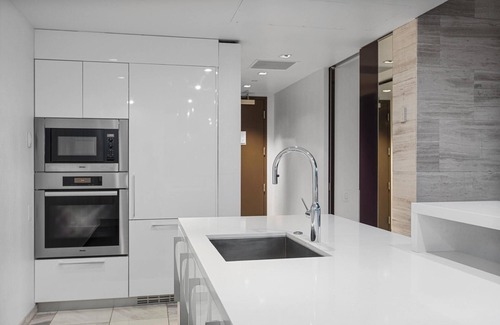 Las Vegas Hotel | 🌴✨ Luxury Private Suite - Wraparound Balcony - Strip View! High Floor✨🌴