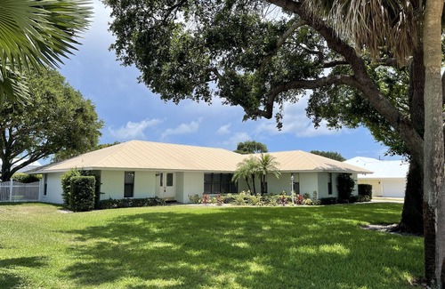 Hobe Sound House | Luxury Private Vacation Pool Home - Bike To The Beach Or Bring Your Boat!