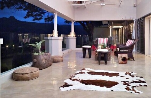 White River Villa | Luxury Private Villa for 6 guests/Fully Catered/20 mins from Kruger Park