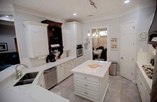 Beaumont House | Luxury Property 5BR 5BA Sparkling Pool, Outdoor Entertainment Area, Billiards Ro