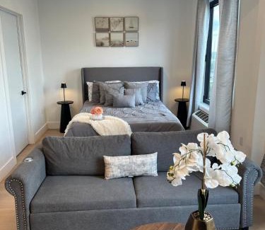 Elizabeth Apartment | Luxury Queen Studio- Minutes To NYC, EWR & MetLife