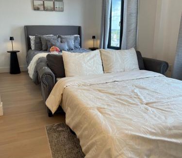 Elizabeth Apartment | Luxury Queen Studio- Minutes To NYC, EWR & MetLife