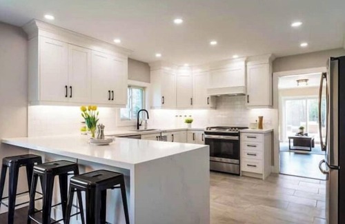 Huntsville House | Luxury Ranch Bungalow on Hutcheson Beach Road