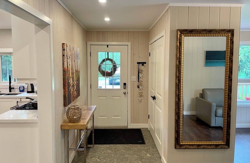 Huntsville House | Luxury Ranch Bungalow on Hutcheson Beach Road