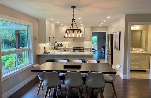 Huntsville House | Luxury Ranch Bungalow on Hutcheson Beach Road