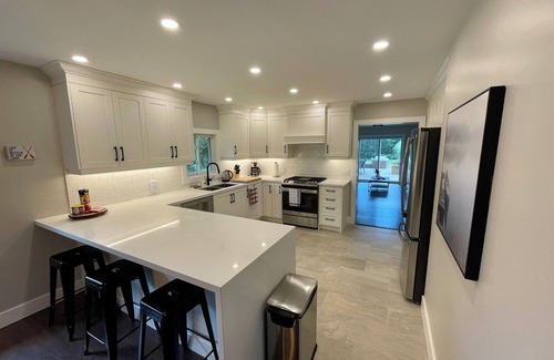 Huntsville House | Luxury Ranch Bungalow on Hutcheson Beach Road