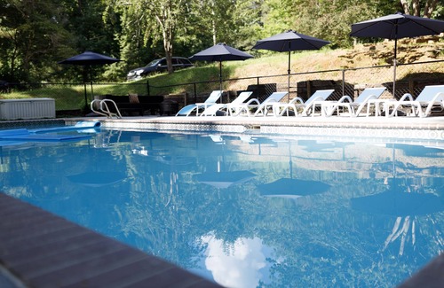Cliftondale House | LUXURY RANCH HOUSE|CELEBRITIES/INFLUENCER