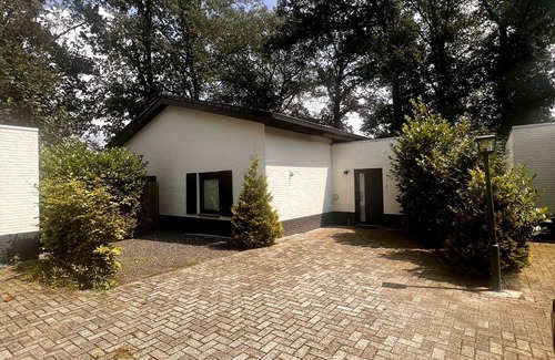 Waalre House | Luxury recreation house in the middle of a wooded area (31f)