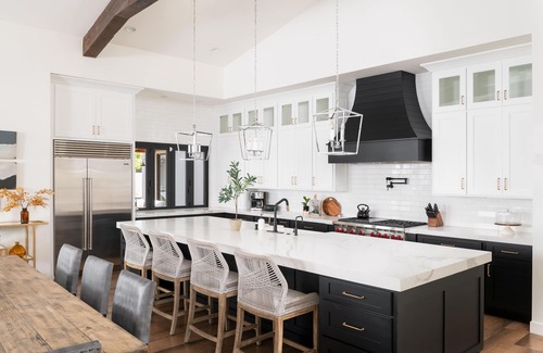 Sweetwater Street East House | Luxury Redefined: Limitless Oasis 7 BR w/pickle-ball, spa, and more!